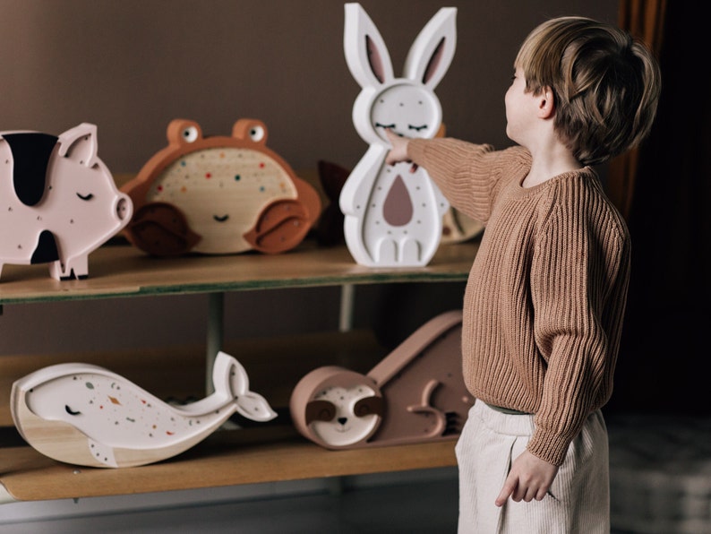 Veilleuse lapin faite main pour enfants Décoration personnalisée pour chambre d'enfant et chambre d'enfant, veilleuse en bois, lapin de Pâques image 9