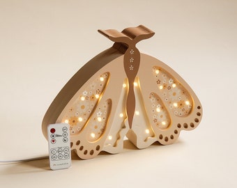 Lampe de table en bois Moth, veilleuse pour enfants, décor personnalisé de chambre d’enfant, lampe de chambre d’enfant, cadeau de Noël, chambre d’enfant à thème animal, lampe murale