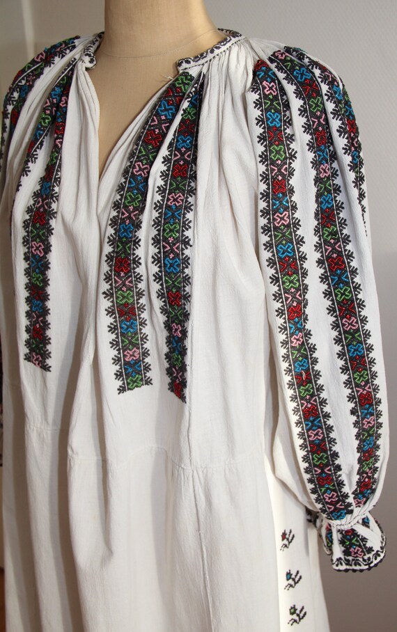 Romanian gorgeous vintage hand embroidered dress w