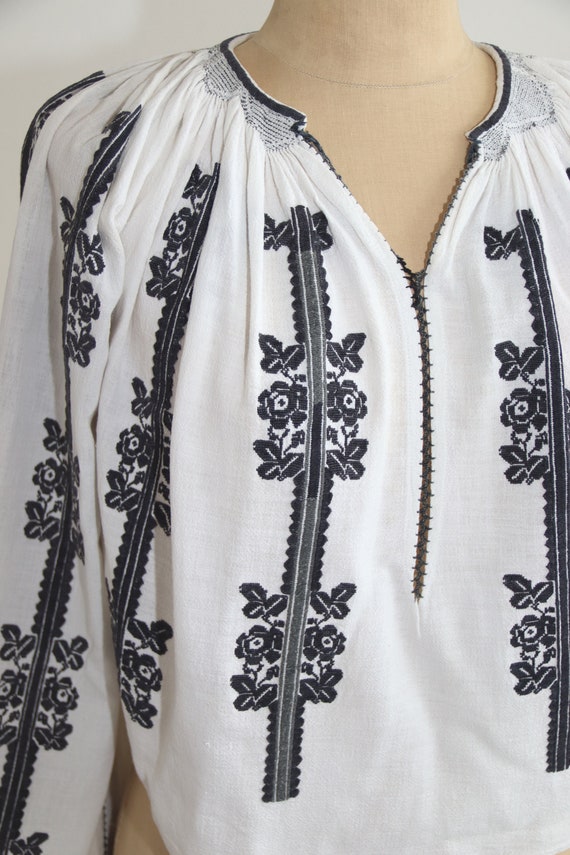 Vintage traditional hand-made Romanian blouse - image 4