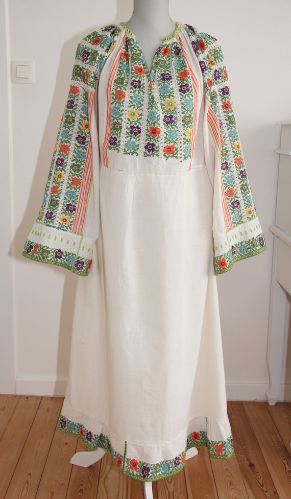 Vintage Romanian traditional dress from Muscel