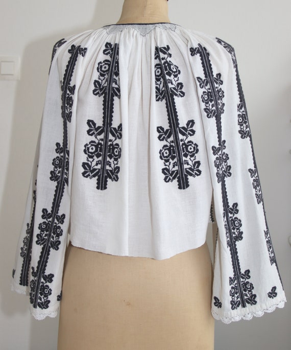 Vintage traditional hand-made Romanian blouse - image 3
