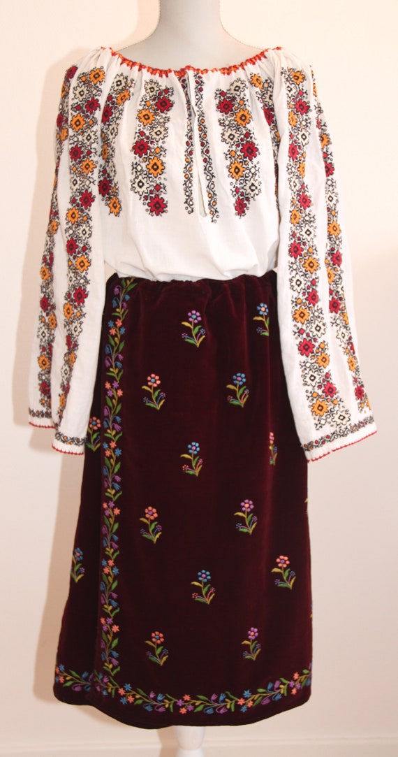 Vintage traditional Romanian blouse with velvet wr