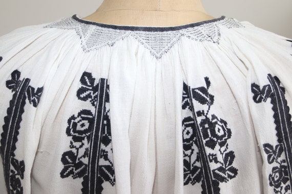 Vintage traditional hand-made Romanian blouse - image 5