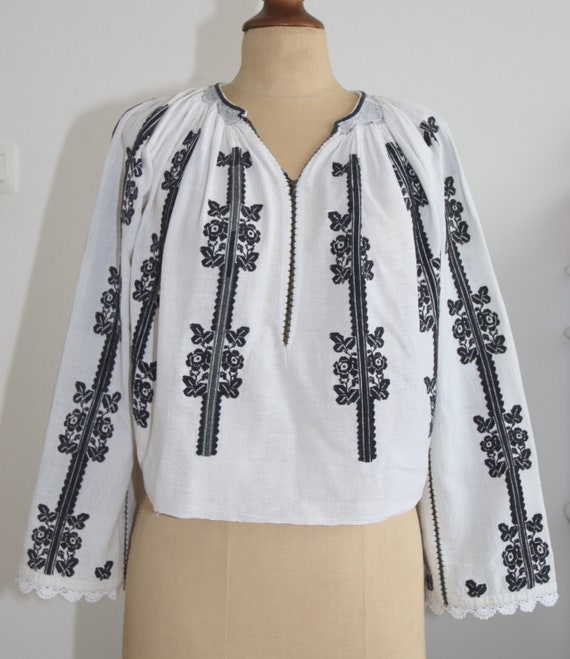 Vintage traditional hand-made Romanian blouse - image 1