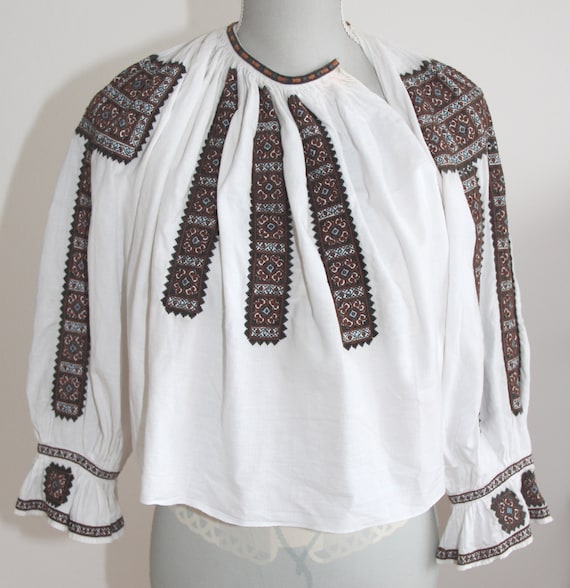 Vintage traditional Romanian “gobelin” blouse from