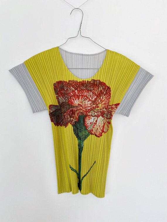 Issey Miyake flower Pleats Please top