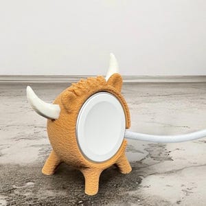 Soporte para Apple Watch con diseño de vaca de las Tierras Altas / Base de carga para reloj impresa en 3D / Accesorio de escritorio divertido de regalo