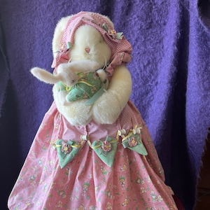 Bunnies by the Bay/Hallmark Gracious Goodhart &quot;Hearts to Mend&quot; Stuffie Stuffed Animal