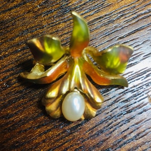 Joan Rivers Orchid Brooch/Pin Enameled Simulated Pearl Vintage Signed