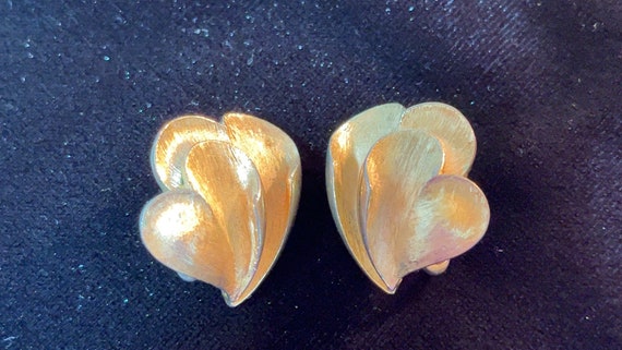Vintage Signed Crown Trifari Clip-On Earrings Sig… - image 1
