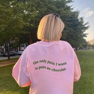 el único dolor que quiero es dolor au chocolat Suéter // Sudadera con capucha con cita divertida // Verde Pinterest Estética Letras onduladas Croissant de moda