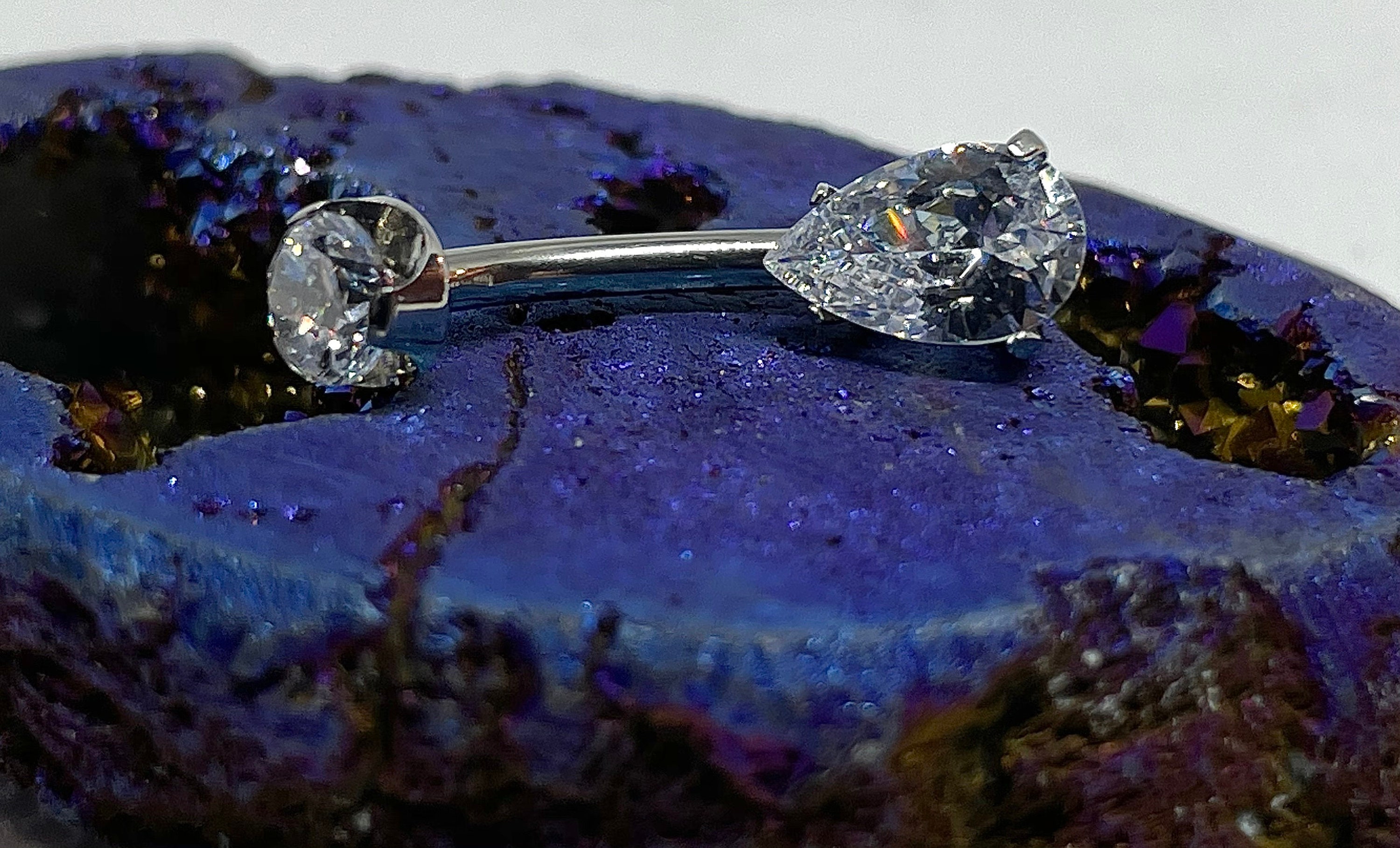 Piercing Ombelico In Titanio - Barra 14G, 10mm, Interno Filettato, Design A Goccia - Foto 10