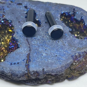 10 gauge single flare glass plugs (one pair) with orings (select color)
