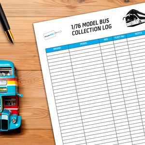 Peut inclure: Un journal de collection de bus miniatures à l'échelle 1/76 imprimable. Le journal comporte des colonnes pour la marque, le modèle, l'immatriculation, le numéro de flotte et les notes. Un bus miniature blanc est représenté en haut de la page.
