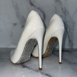 Red 2025 bottom pumps