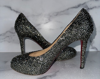 Zapatos de tacón con suela roja y cristales Black Diamond - Auténticos, restaurados