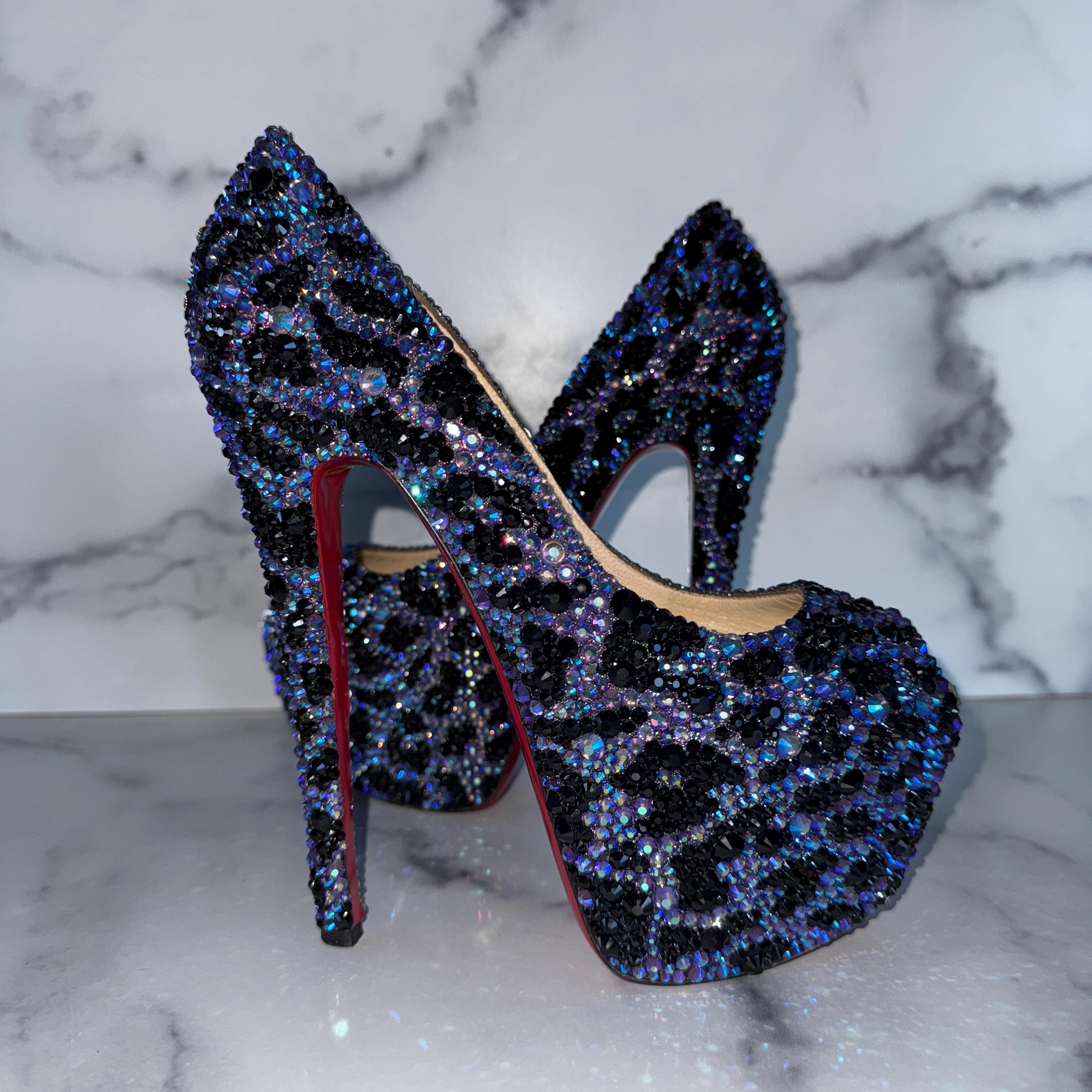 Christian Louboutin ブルー グリッター ハイヒール Christian Louboutin Blue Leopard Crystal Heels – One-of-a-kind