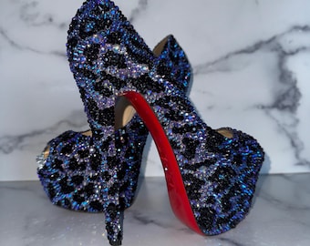 Tacones de cristal con leopardo azul de Christian Louboutin: stilettos de alta costura únicos, totalmente adornados a mano.