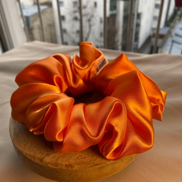 Chouchou orange  /handmade scrunchie / scrunchie / cheveux / accessoire / cadeau /eid / femme / volume / fait main / paris / France