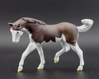 Breyer Horses Stablemates – Lot De 5 Chevaux à Peindre, échelle 1:32 – Kit Peinture Avec 6 Couleurs, Pinceau, Accessoires – Dès 4 Ans – Cadeau Créatif