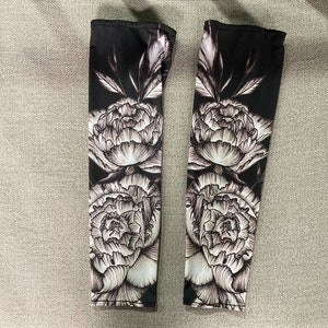 A Pair of Blackwork Peony Long Arm Cover,Arm Sleeves image 3