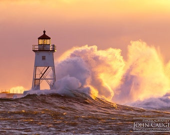 Grand Marais Lighthouse - Big Waves