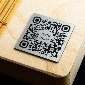 Niestandardowe znaki z kodem QR na stół: zestaw 10 sztuk, menu i linki biznesowe w kolorze metalicznego srebra (51 mm)