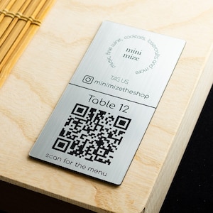 QRコードメニュータグ10個セット：4 x 2インチ/102 x 51 mm - カスタムレイアウト、メタリックシルバー仕上げ、ビジネスロゴとリンクでパーソナライズ