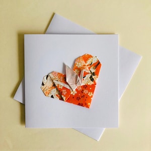 Tarjeta de felicitación del corazón de la grúa del origami de la flor de naranja, tarjeta del corazón de papel para el día de Galentines, día de San Valentín, día de la madre, aniversario, cumpleaños