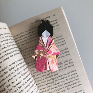 Marque-pages en origami Geisha, marque-pages pour poupée kimono japonaise, cadeau de Noël en origami, cadeau japonais, cadeau pour amoureux des livres, cadeau d'anniversaire en origami GL