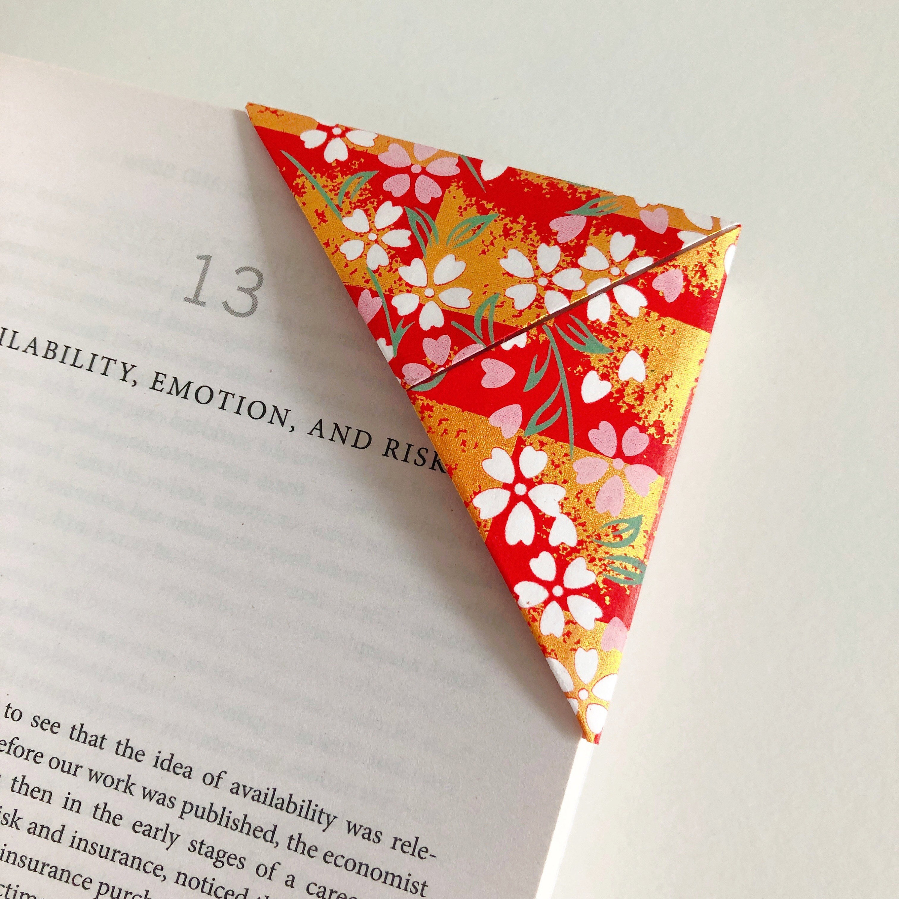 Corner Bookmarks Designs - How make Origami Bookmark Corners