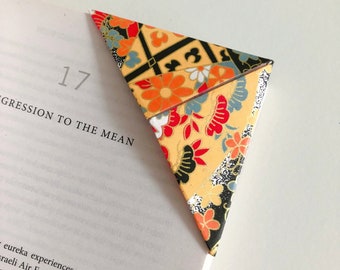 Yellow Origami Book Corner, Origami Bookmark, Book Lover Gift, Teacher Gift, Mother’s Day Gift, Birthday Gift, Bookworm Gift, Origami Gift
