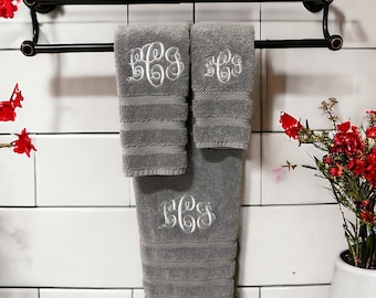 Monogram Towel Set /Personalized Bath Towel Set/ Graduation Gift/ Embroidered Towel Set/Wedding Gift/ Birthday Gift/ Housewarming Gift