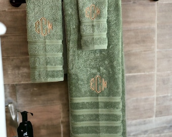 Handduksset med monogram/Personligt badhandduksset/Anpassat handduksset/Broderat handduksset/Bröllopspresent/Examenspresent/Inflyttningspresent