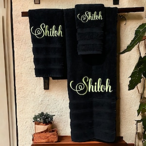 Monogram Towel Set/Personalized Bath Towel set/ Custom Towel Set/ Embroidered Towel Set/ Wedding Gift/ Graduation Gift/ Housewarming Gift