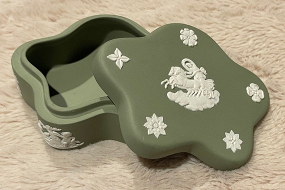 Vintage Wedgwood Jasperware sage green trinket bo… - image 2