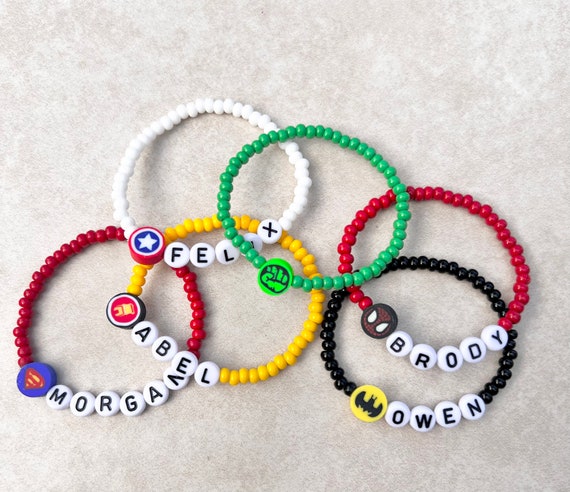 Pulsera de personaje para niños, joyería para niños pequeños, pulseras de  nombre con cuentas, regalo para niños, favores de cumpleaños, moda infantil,  superhéroe -  España