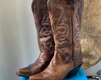 Justin Cowboy Boots - Brown - Size 6.5 W