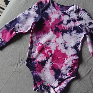 Naturally Dyed Baby Onesies Tie-dye Organic cotton Cochineal Logwood Long sleeved Boho baby Sustainable fashion image 2