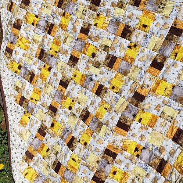 Bee Quilt Etsy