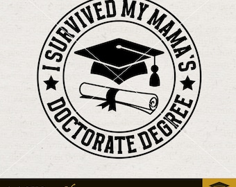 Sono sopravvissuto al dottorato di mia madre, divertente figlio figlia di mamma madre che ha conseguito il diploma di scuola magistrale dicendo che SVG per camicia, download digitale