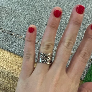 Sterling Silver Ring-Flowers- Size 6