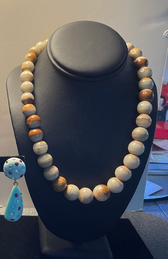 Polished agate necklace