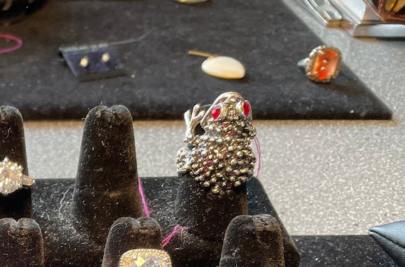 Sterling Silver Ruby-Eyed Frog Ring - image 1