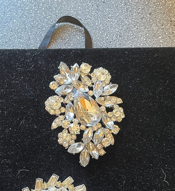 Huge rhinestone pin with huge rhinestones.