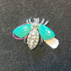 Spilla a forma di scarabeo d'argento