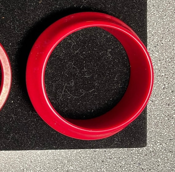 Bakelite rounded red bangle bracelet - image 1