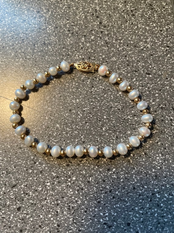 Real pearl bracelet with 14K clasp
