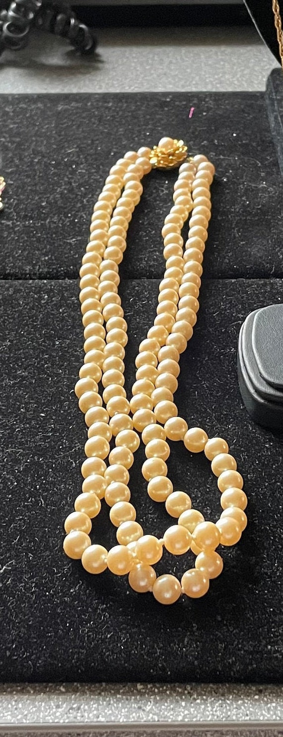 Two-strand Jackie Kennedy pearl necklace